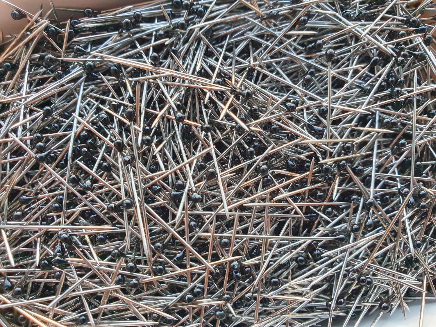 alfinetes_preto_5000 alfinetes preto 5000